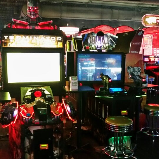 Photo taken at Dave &amp; Buster&#39;s by Ricardo H. on 4/22/2014