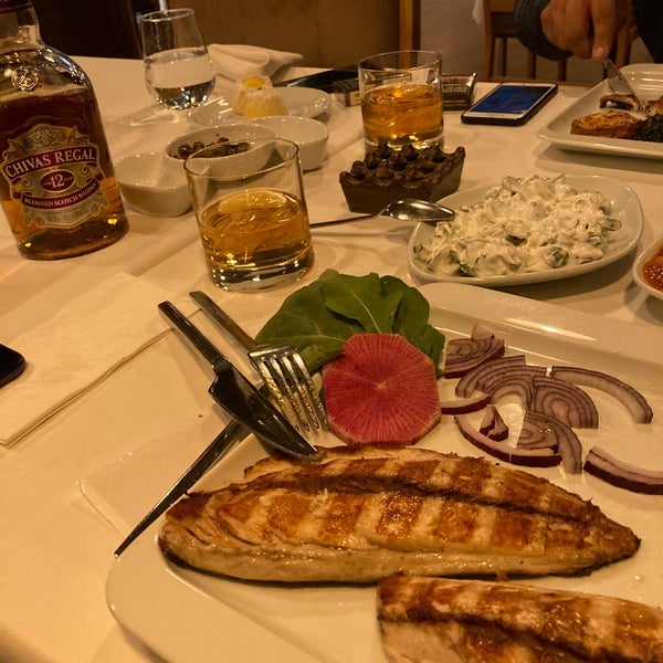 Das Foto wurde bei Sardina Balık Restaurant von Erol D. am 10/2/2020 aufgenommen
