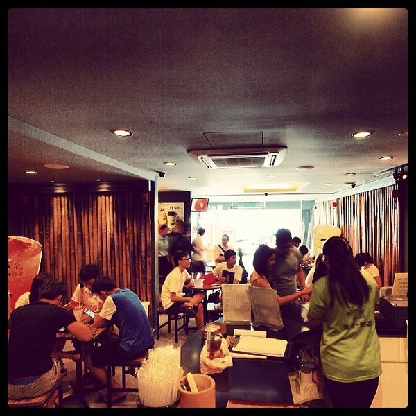 3/2/2014 tarihinde sean t.ziyaretçi tarafından YiCha Cafe'de çekilen fotoğraf