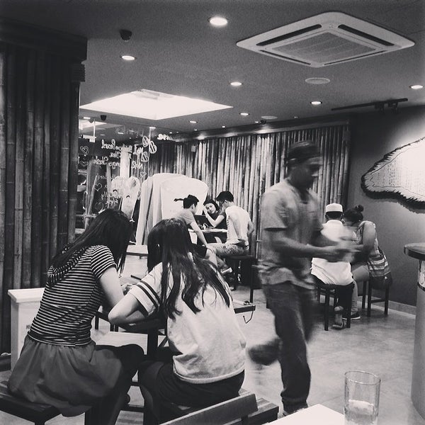 2/28/2014 tarihinde sean t.ziyaretçi tarafından YiCha Cafe'de çekilen fotoğraf