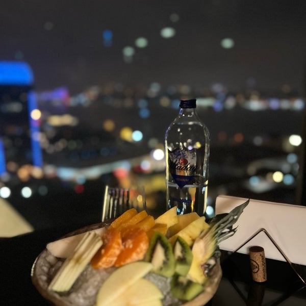 Foto tirada no(a) City Lights Restaurant &amp; Bar InterContinental Istanbul por Omar em 3/19/2023