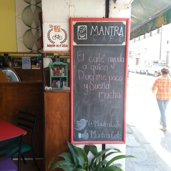 Das Foto wurde bei Mantra Café von Charlie A. am 1/26/2014 aufgenommen