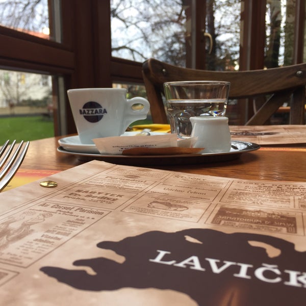 Foto diambil di Restaurace Lavička oleh Jeremy pada 11/18/2016