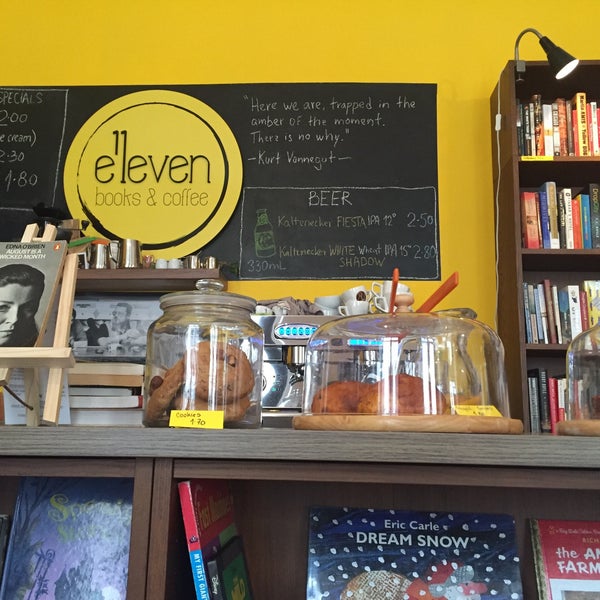 8/29/2016 tarihinde Jeremyziyaretçi tarafından Eleven Books &amp; Coffee'de çekilen fotoğraf