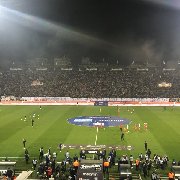 รูปภาพถ่ายที่ Toumba Stadium โดย Giannis B. เมื่อ 2/10/2019