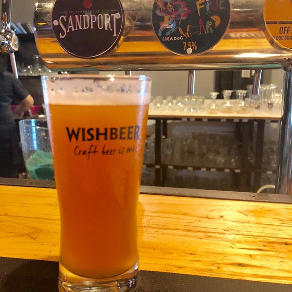 Photo taken at Wishbeer by Foodtaliban .. on 5/1/2018