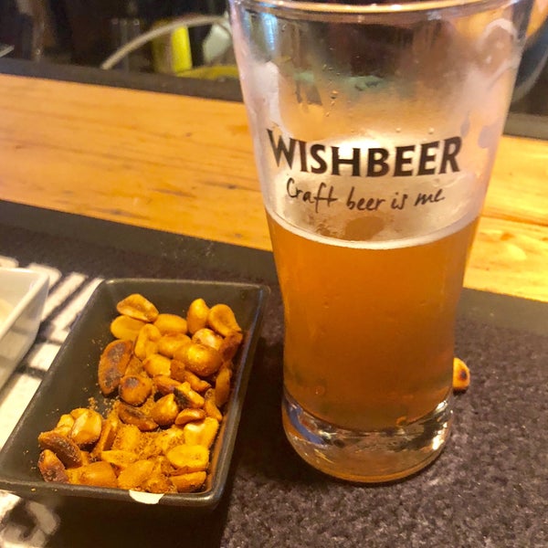 Photo taken at Wishbeer by Foodtaliban .. on 6/9/2018