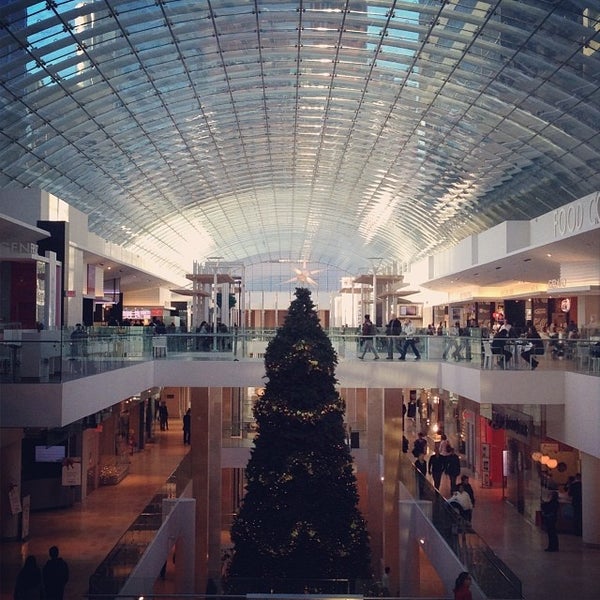 Foto diambil di The CORE Shopping Centre oleh Paolo R. pada 12/15/2013