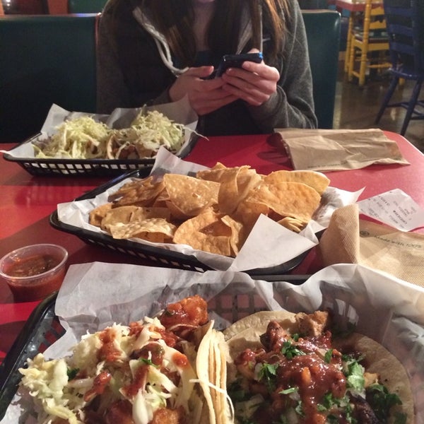 Foto diambil di Pepino&#39;s Mexican Grill - Hawthorne oleh Jenny R. pada 1/18/2014