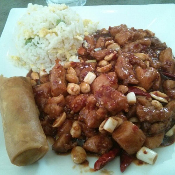Photo taken at Uptown China Restaurant by Ryan N. on 5/27/2014