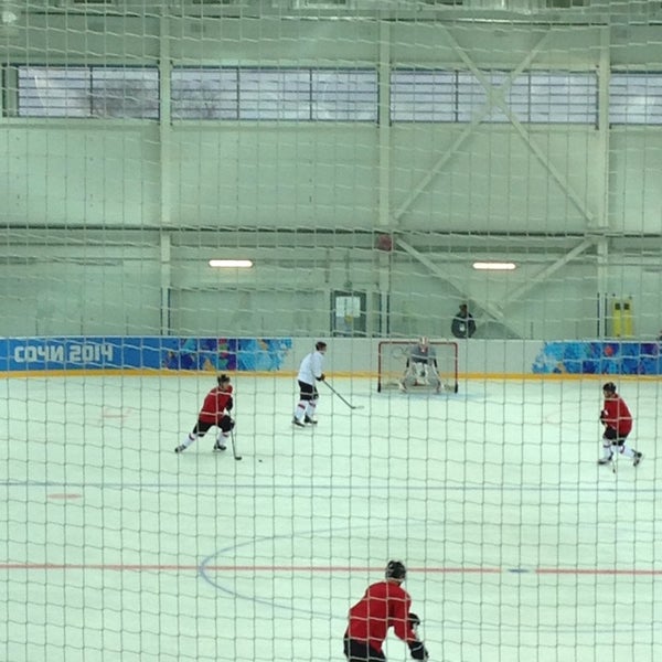 Тренировочная арена. Тренировочная.Арена по. Арена 54 хоккей. Веб камера хоккей Новокузнецк Арена тренировка. 5 По 54 в хоккее.