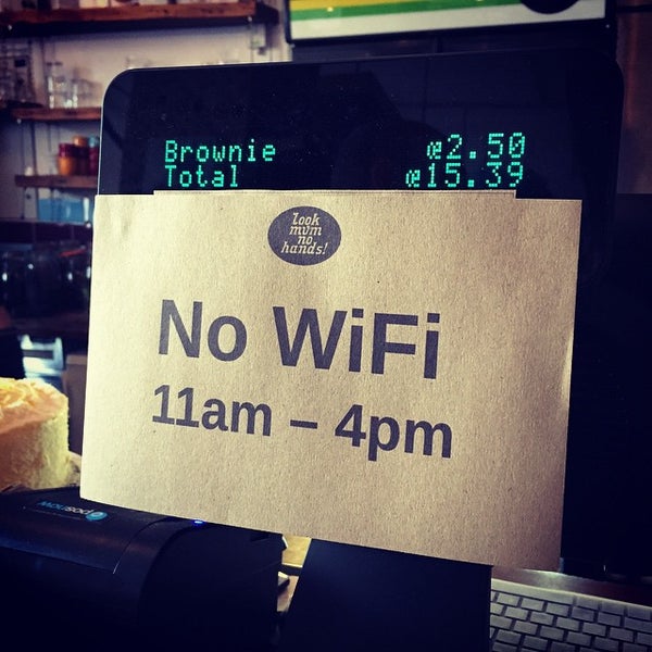 Look mum перевод на русский. Look mom i can fly. Свитшот travis scott look mom i can fly. Капитан филлипс 2009. Mum looked at me.