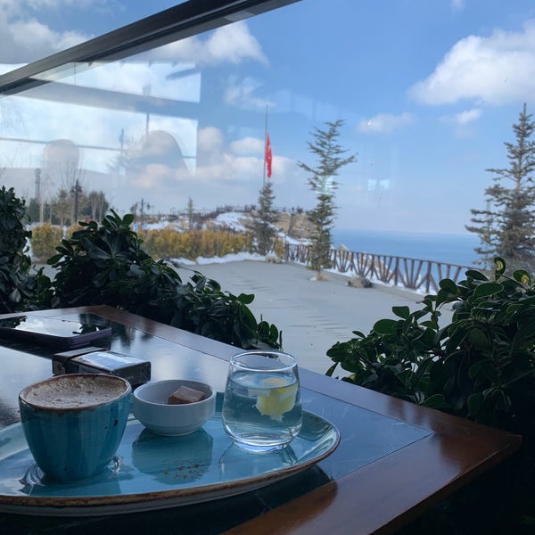 Das Foto wurde bei Seyirtepe Kafe Restaurant von Serdar Ç. am 2/11/2023 aufgenommen