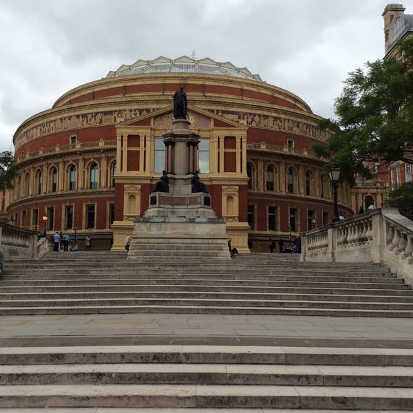 Foto tirada no(a) Royal Albert Hall por Tanya K. em 9/8/2015