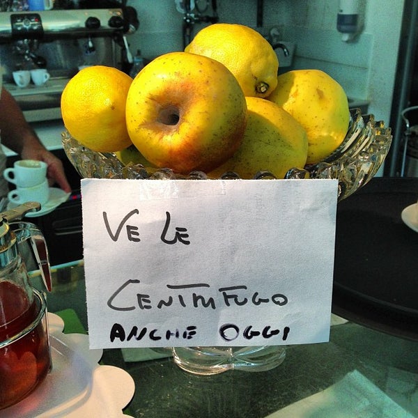 6/14/2013 tarihinde Elisabetta C.ziyaretçi tarafından Tweet Cafè'de çekilen fotoğraf