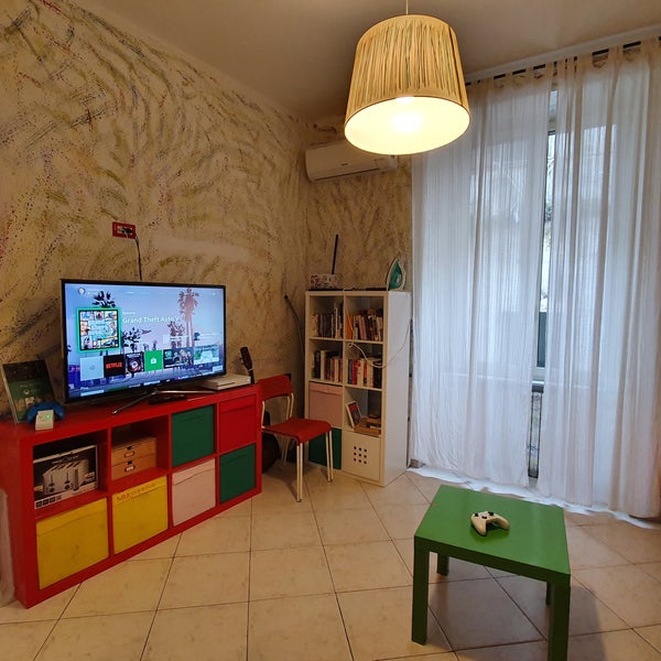 Really good stay, all the staff are helpful and have a weight of knowledge to give you about Naples & the surroundings. The TV area was fantastic, they also have a free Xbox to play with other people
