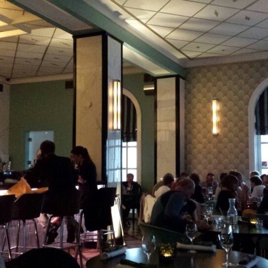 รูปภาพถ่ายที่ Borg Restaurant โดย Michael T. เมื่อ 6/1/2013