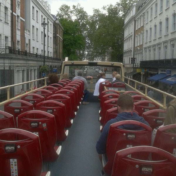 Photo taken at Big Bus Tours - London by Veronica Bittencourt Da S. on 5/6/2014