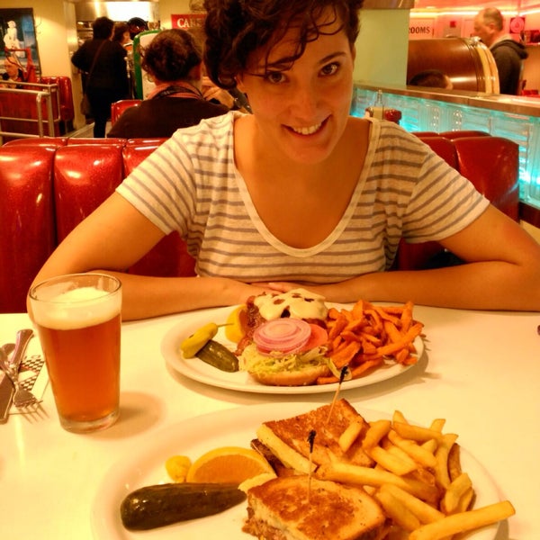 Photo taken at Lori&#39;s Diner by Raquel M. on 9/3/2015