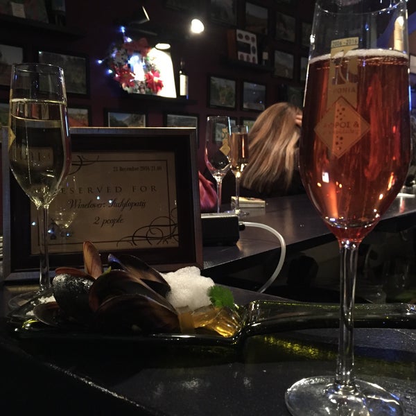 12/21/2016 tarihinde Katerina K.ziyaretçi tarafından Cinque Wine &amp; Deli Bar'de çekilen fotoğraf