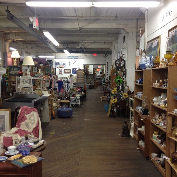 Warehouse One Antiques & Collectibles - Roosevelt Park - 2 tips