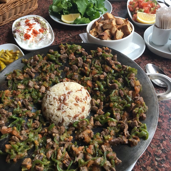 Foto tomada en Paşa Ocakbaşı Restoran  por Ömer F. el 1/24/2018