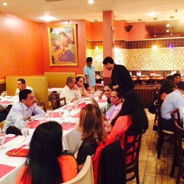 Foto scattata a Pooja Exotic Indian Cuisine da Pooja Exotic Indian Cuisine il 6/27/2017