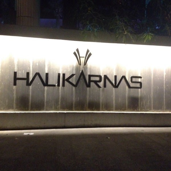 Foto scattata a Halikarnas The Club da Mihriban D. il 9/21/2015