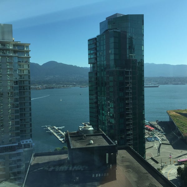 Foto scattata a Vancouver Marriott Pinnacle Downtown Hotel da James P. il 7/7/2017
