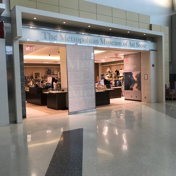 Photo taken at The Metropolitan Museum of Art Store at Newark Airport by Eric C. on 8/7/2019