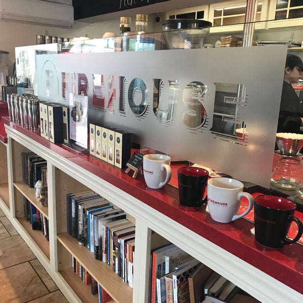 Foto tirada no(a) Firehouse Coffee &amp; Teas por Eric C. em 4/11/2019