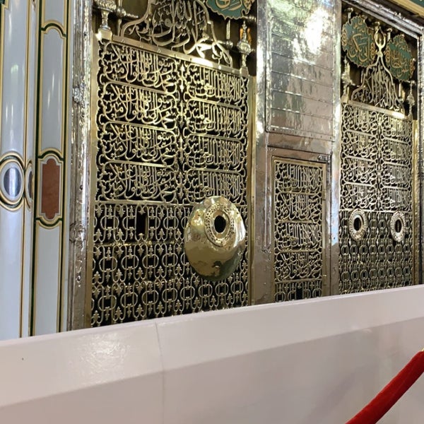Photo taken at قبر الرسول صلى الله عليه وسلم Tomb of the Prophet (peace be upon him) by A M ► on 6/11/2021