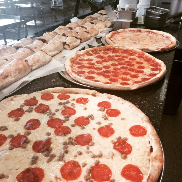 Foto tomada en Joey&#39;s House of Pizza  por Joey&#39;s House of Pizza el 6/6/2015
