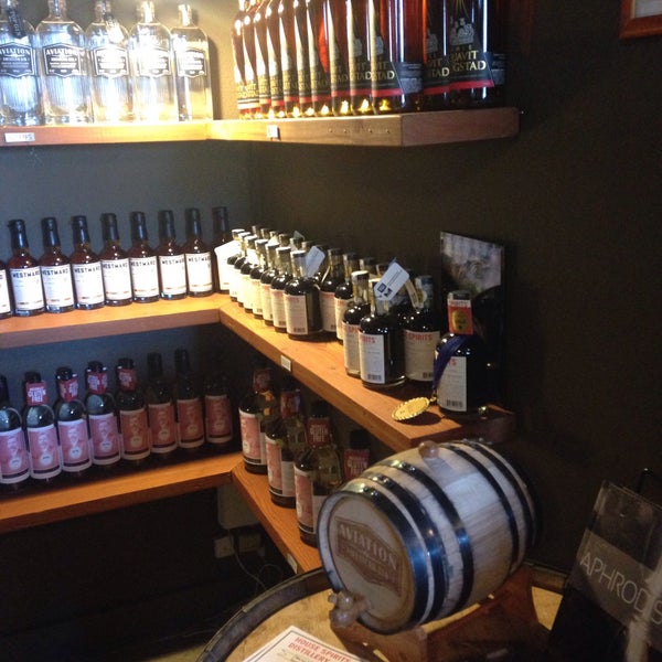 4/25/2015에 Narda G.님이 House Spirits Distillery에서 찍은 사진