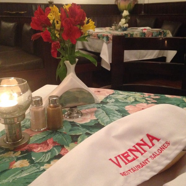 9/16/2014 tarihinde Narda G.ziyaretçi tarafından Vienna Restaurant'de çekilen fotoğraf