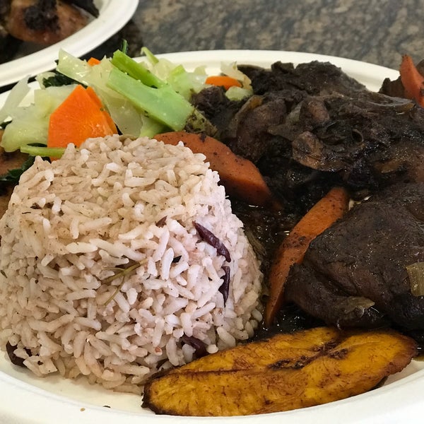 Foto tomada en The Jerk Spot Jamaican Restaurant  por My el 3/4/2018