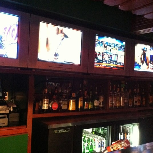 9/29/2012에 Rudolph G.님이 Summers Grill Restaurant &amp; Sports Bar에서 찍은 사진
