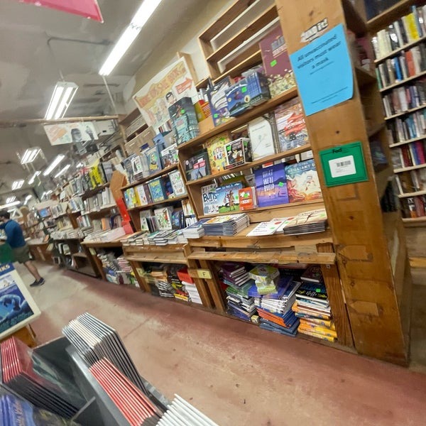 Photo taken at Green Apple Books by Blue H. on 9/9/2022