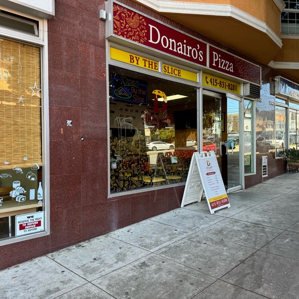 รูปภาพถ่ายที่ Donairo&#39;s Pizza โดย Blue H. เมื่อ 4/27/2024