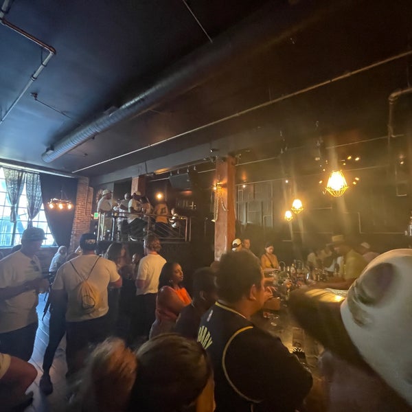 Foto diambil di Alchemist Bar &amp; Lounge oleh Blue H. pada 6/21/2022