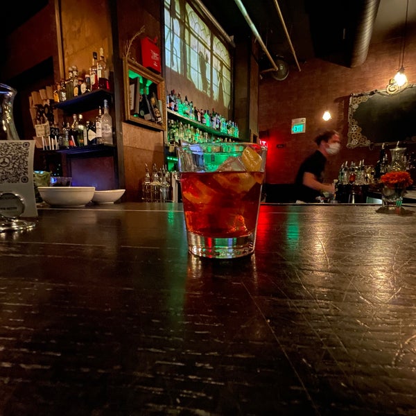 Foto tomada en Alchemist Bar &amp; Lounge  por Blue H. el 10/8/2021