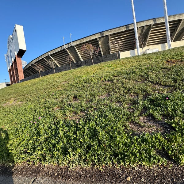 Foto tirada no(a) Oakland-Alameda County Coliseum por Blue H. em 3/8/2024