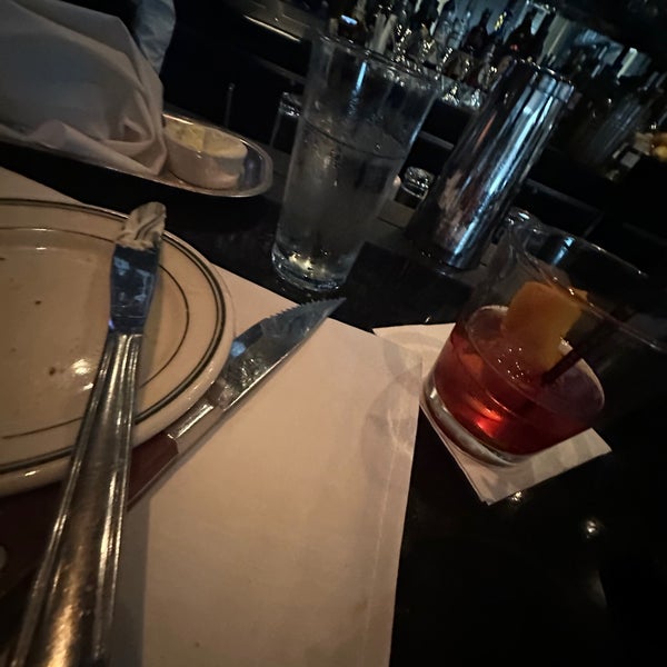 Foto diambil di Manny&#39;s Steakhouse oleh Blue H. pada 6/9/2023