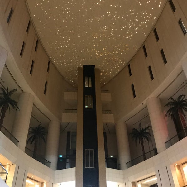 Foto scattata a Le Royal Hotels and Resorts da Mehmet M. il 11/5/2019