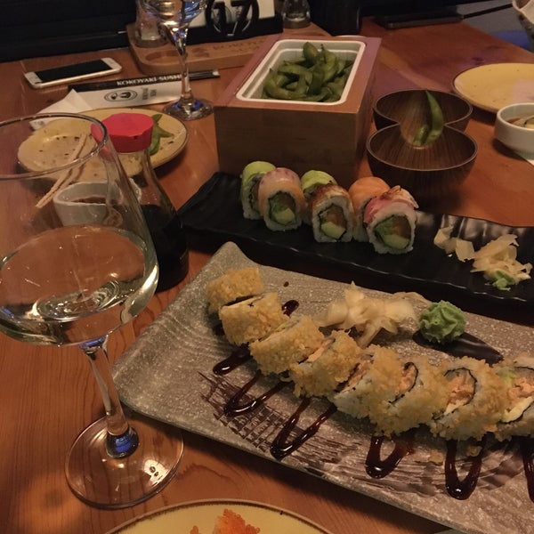 รูปภาพถ่ายที่ Kokoyaki Sushi Lara โดย Derya Y. เมื่อ 2/18/2020