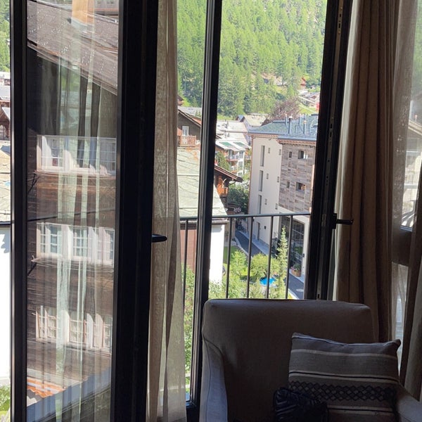 Photo prise au Hotel Post Zermatt par يَ. le7/5/2022
