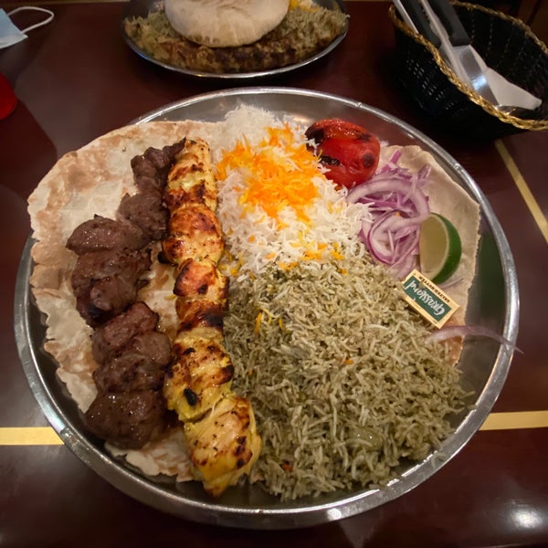 12/24/2021 tarihinde Inloziyaretçi tarafından Kabobi - Persian and Mediterranean Grill'de çekilen fotoğraf