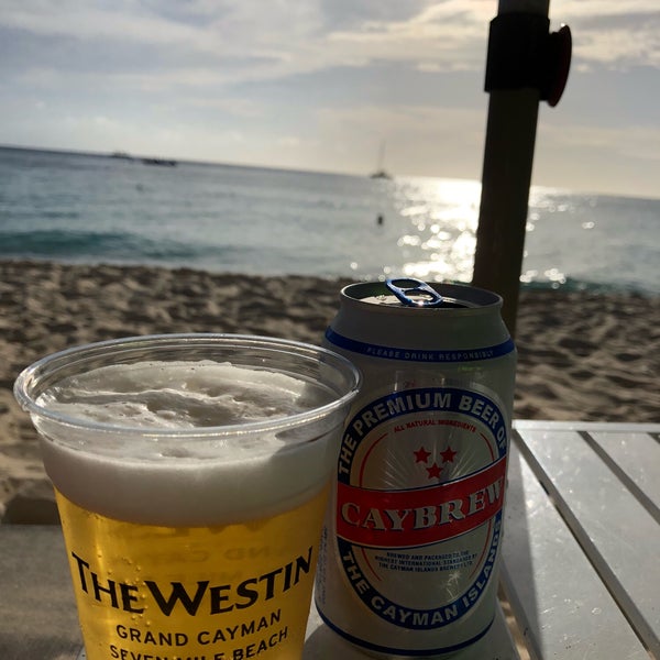 Снимок сделан в The Westin Grand Cayman Seven Mile Beach Resort &amp; Spa пользователем Nicole M. 5/13/2018