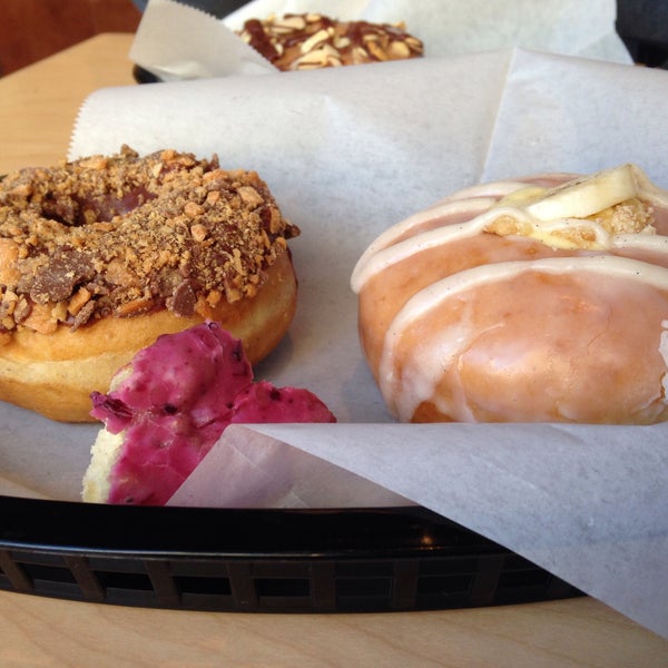 1/25/2015 tarihinde Nicole M.ziyaretçi tarafından Guru Donuts'de çekilen fotoğraf