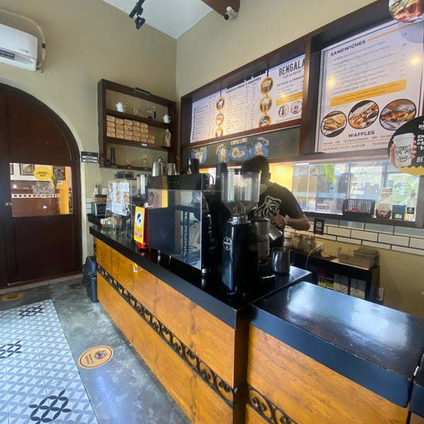 8/20/2021 tarihinde Kate T.ziyaretçi tarafından Bengala Kaffeehaus'de çekilen fotoğraf